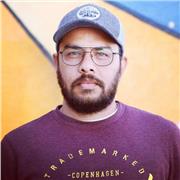 Experiencia de 15 años como locutor y moderador de radio y tv, productor general de medios, gestión cultural y proyectos audiovisuales